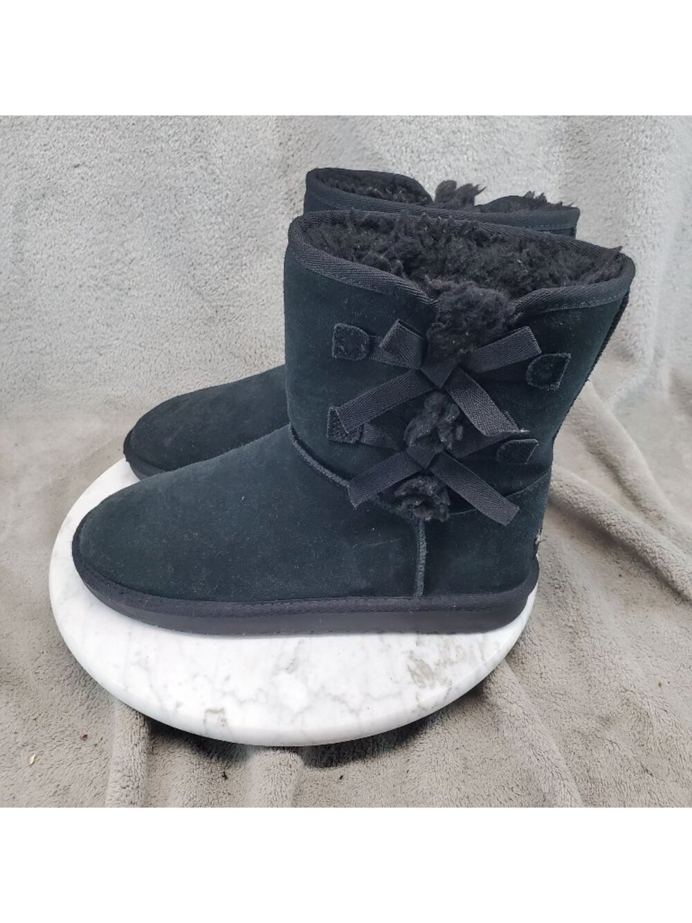 Ugg Shoes Girls 5 Black Suede Shearling Koolaburra Victoria Short Boots *Read*